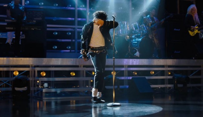 يقدم إعلان مايكل التشويقي لمحة عن العظمة