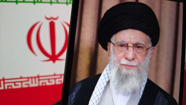 تبدأ جنازة المرشد الأعلى الإيراني الراحل علي خامنئي اليوم، وستستمر أسبوعا كاملا